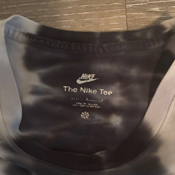 Nike Women's short Sleeve Tie-Dye Tee - Black and Gray large - Picture 4 of 8